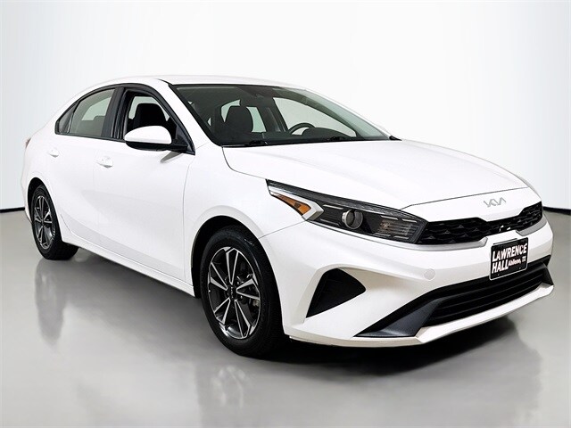 2023 Kia Forte LXS photo 3