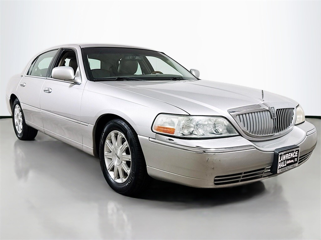 2011 Lincoln Town Car Signature Limited photo 3
