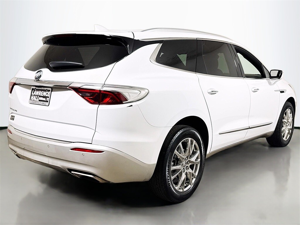 2023 Buick Enclave Premium photo 2