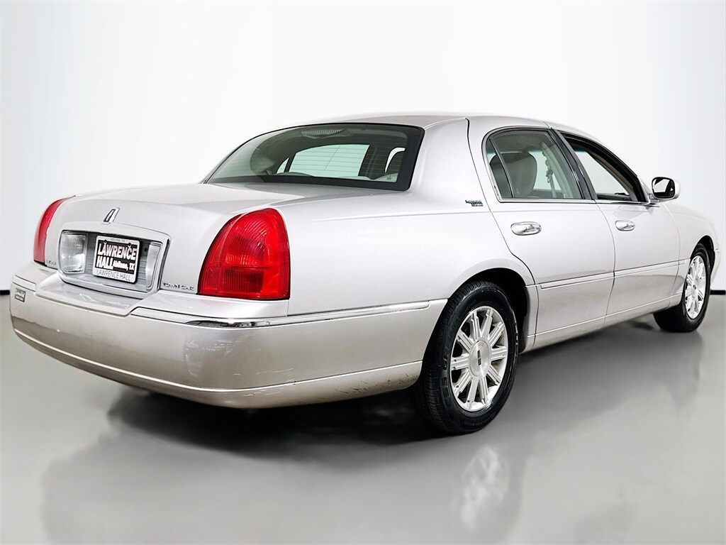2011 Lincoln Town Car Signature Limited photo 4