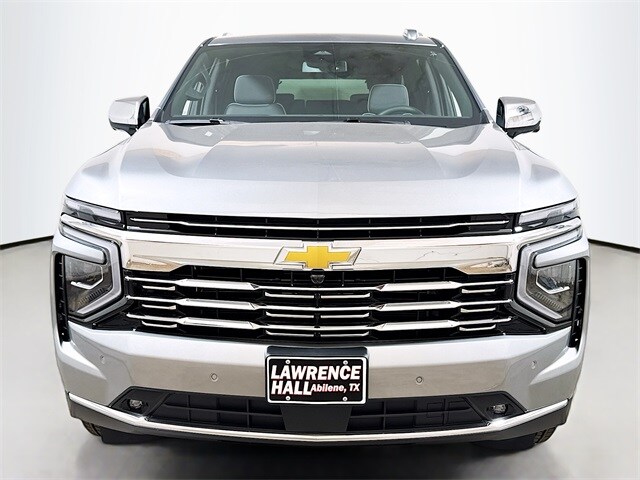 2025 Chevrolet Suburban Premier photo 2