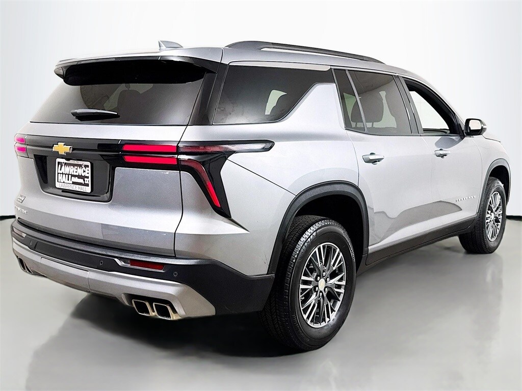 2025 Chevrolet Traverse photo 4