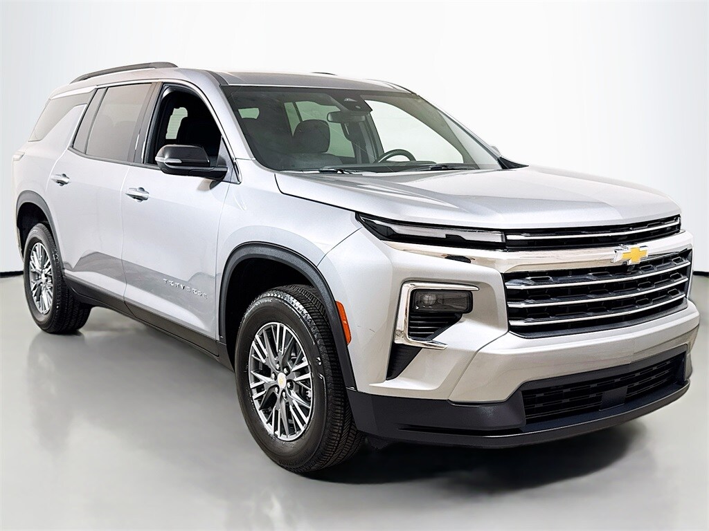2025 Chevrolet Traverse photo 3