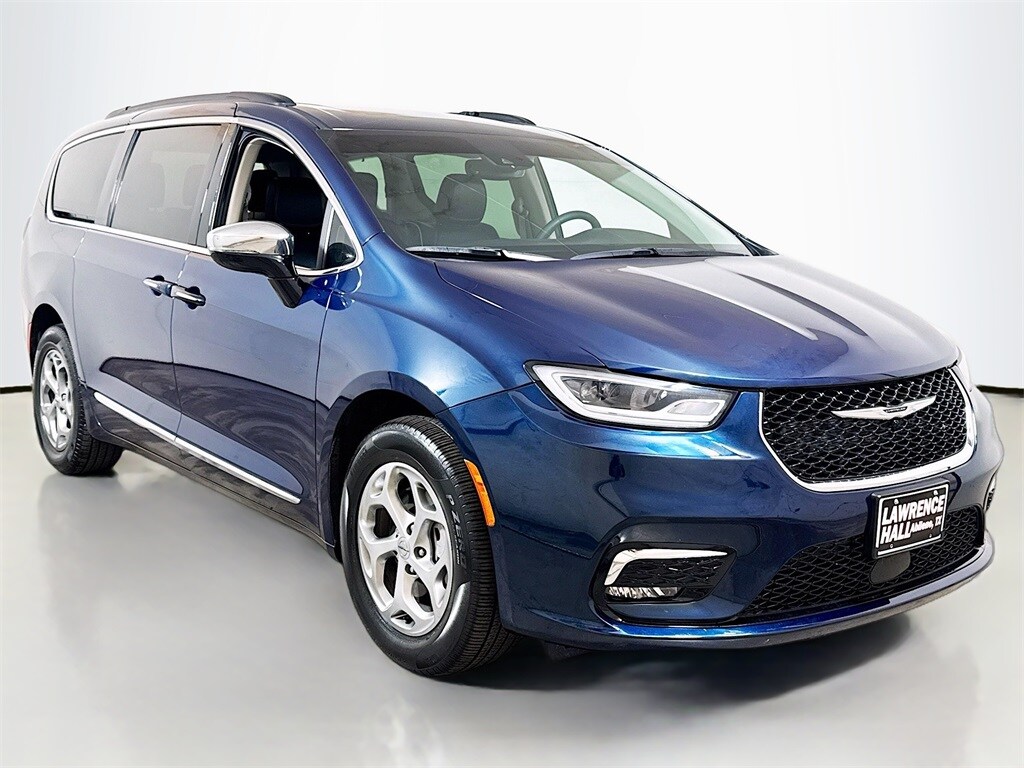 2023 Chrysler Pacifica Limited photo 3