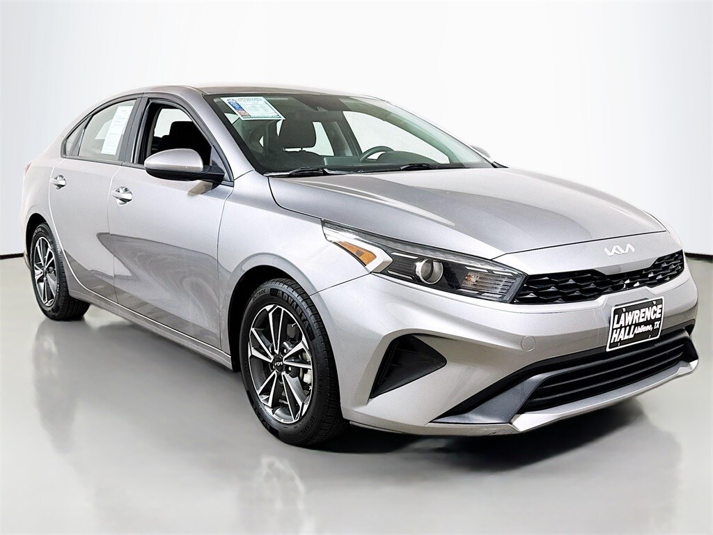 2023 Kia Forte LXS photo 3