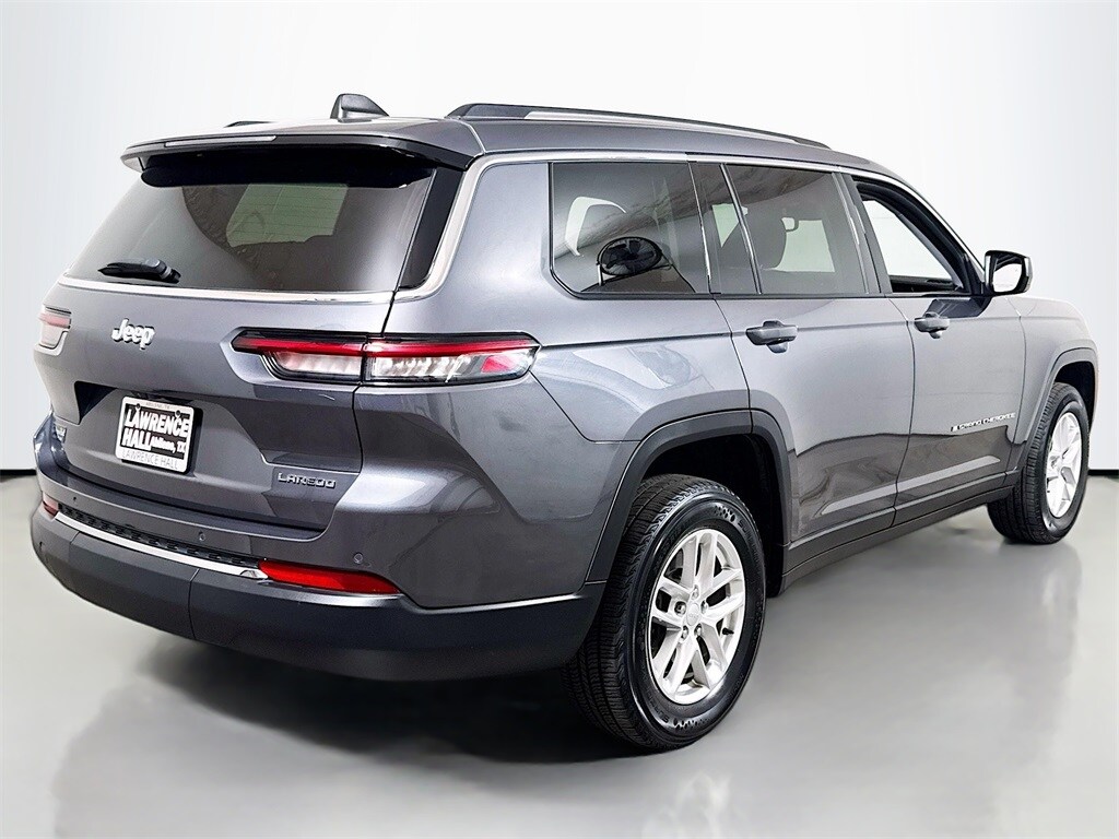 2023 Jeep Grand Cherokee Laredo photo 2