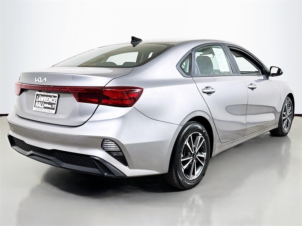 2023 Kia Forte LXS photo 4
