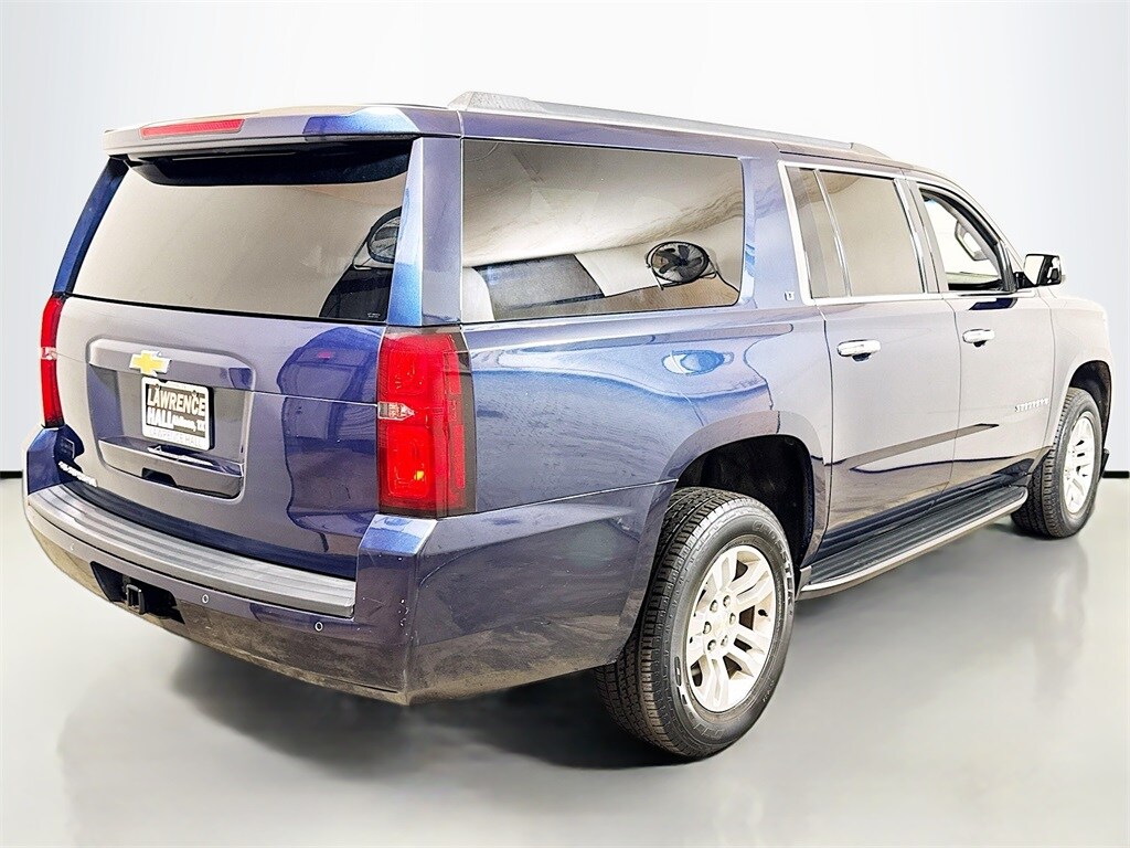 2018 Chevrolet Suburban LT photo 4