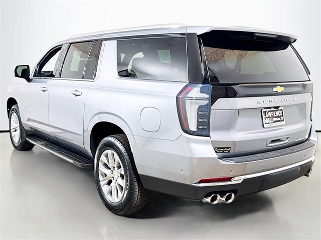 2025 Chevrolet Suburban Premier photo 3