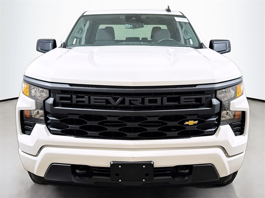 2025 Chevrolet Silverado 1500 Custom photo 2