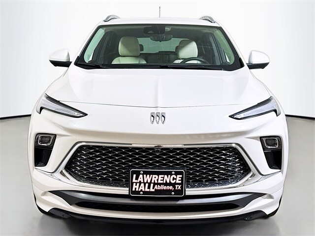 2025 Buick Encore GX Avenir photo 2