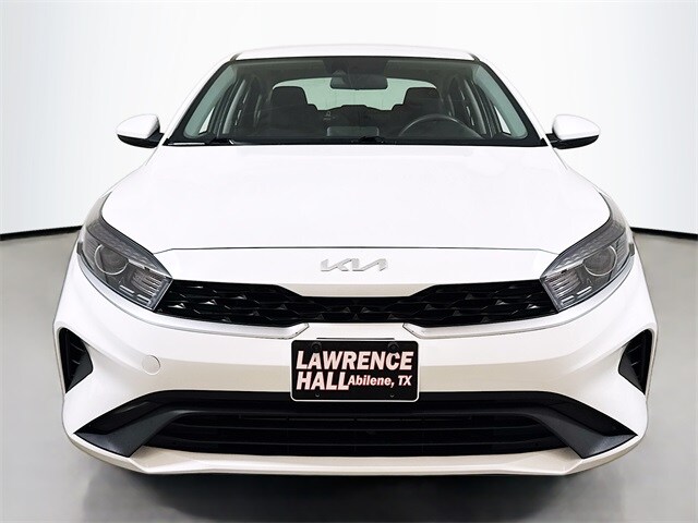 2023 Kia Forte LXS photo 2