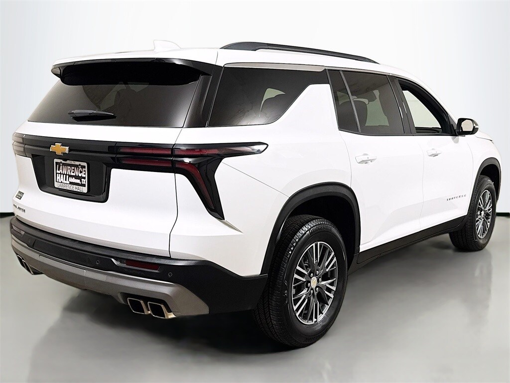 2025 Chevrolet Traverse photo 4