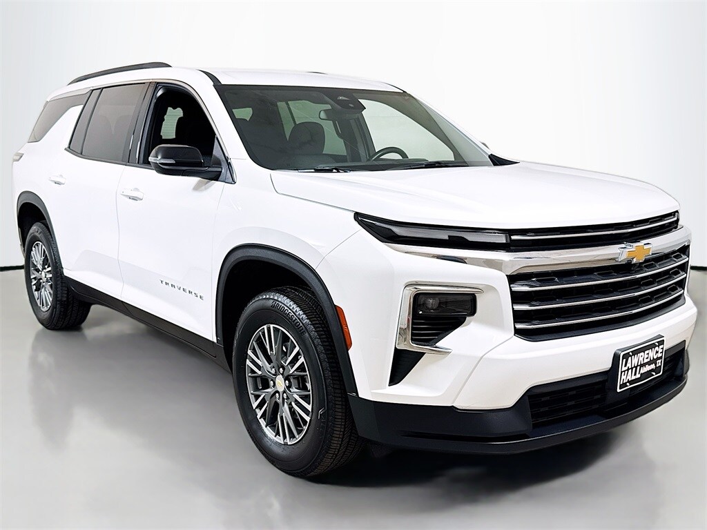 2025 Chevrolet Traverse photo 3