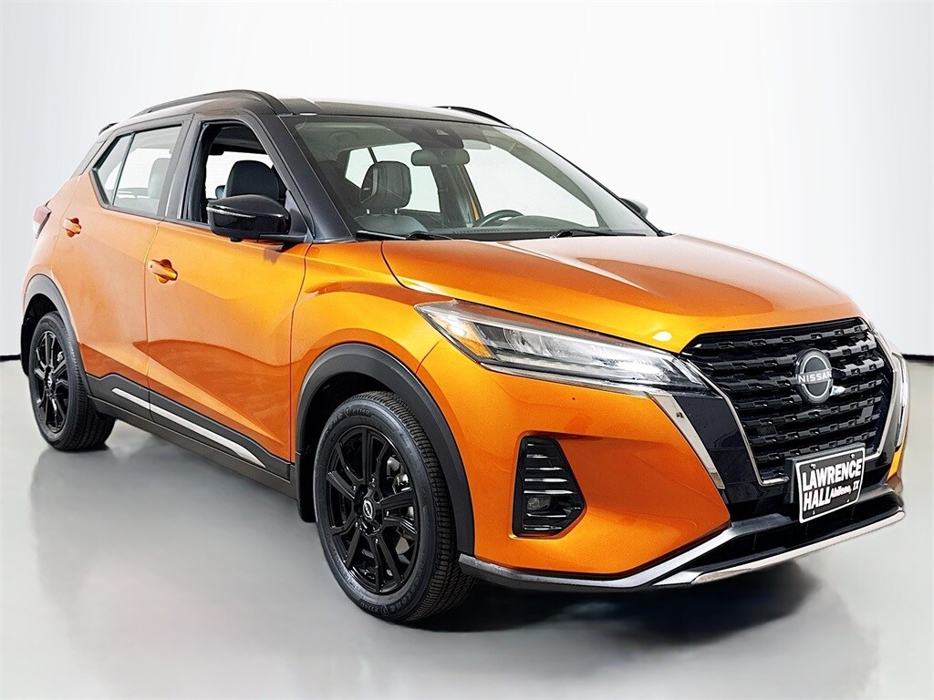 2023 Nissan Kicks SR photo 3