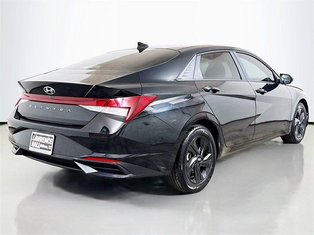 2023 Hyundai Elantra SEL photo 4