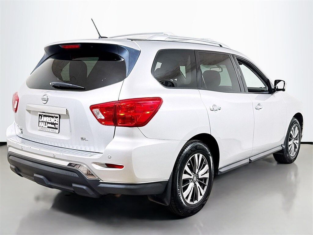2017 Nissan Pathfinder SL photo 4