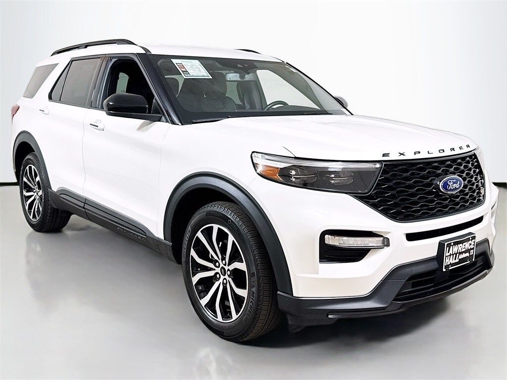 2023 Ford Explorer ST photo 3