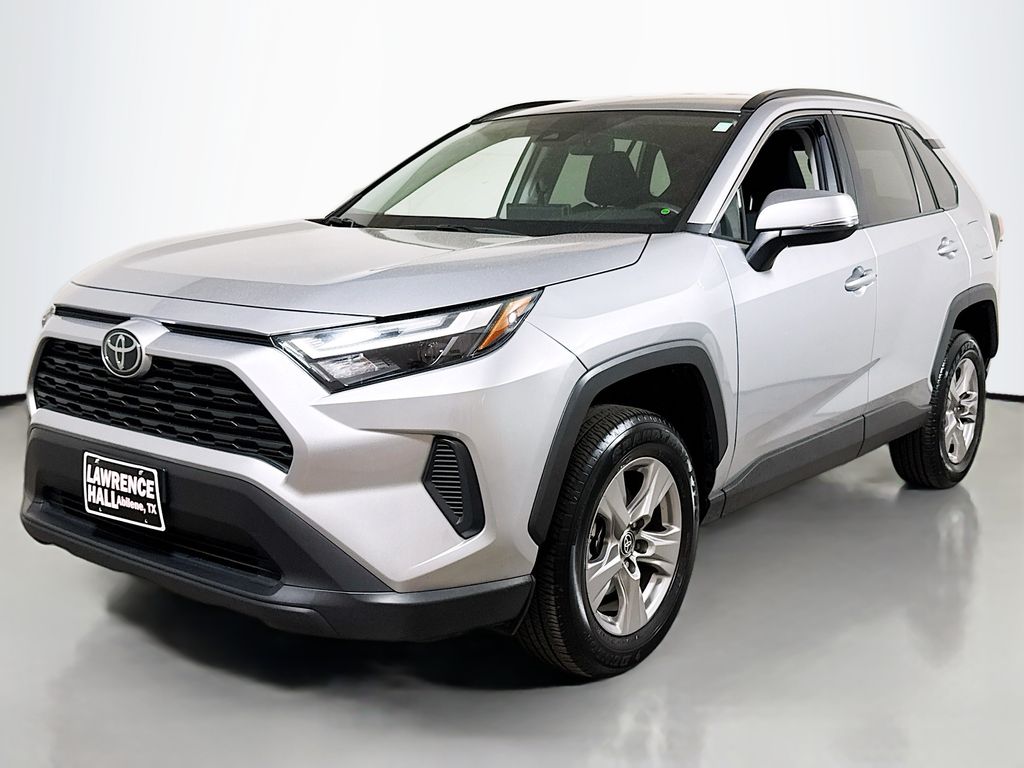 2025 Toyota RAV4 XLE FWD's photo