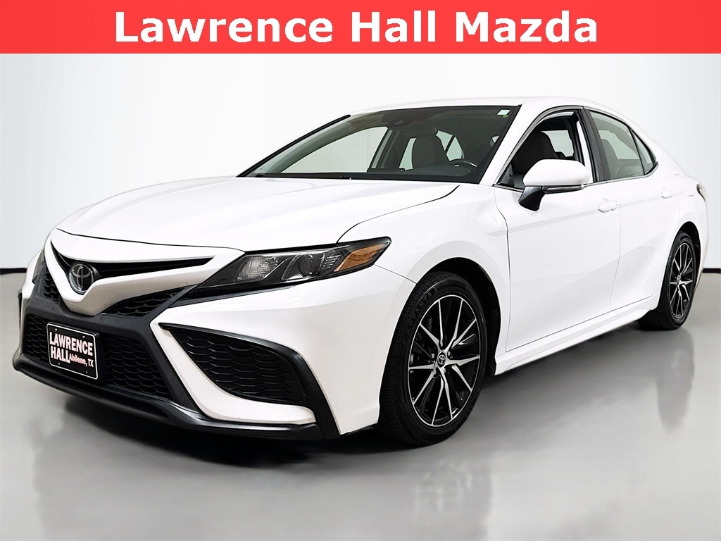 2023 Toyota Camry SE's photo