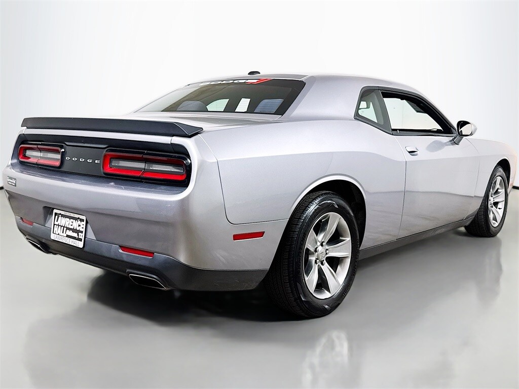 2015 Dodge Challenger SXT photo 4