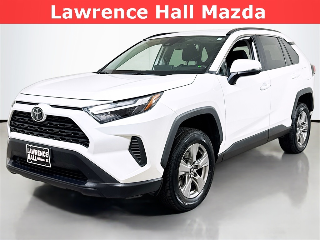 2024 Toyota RAV4 XLE's photo