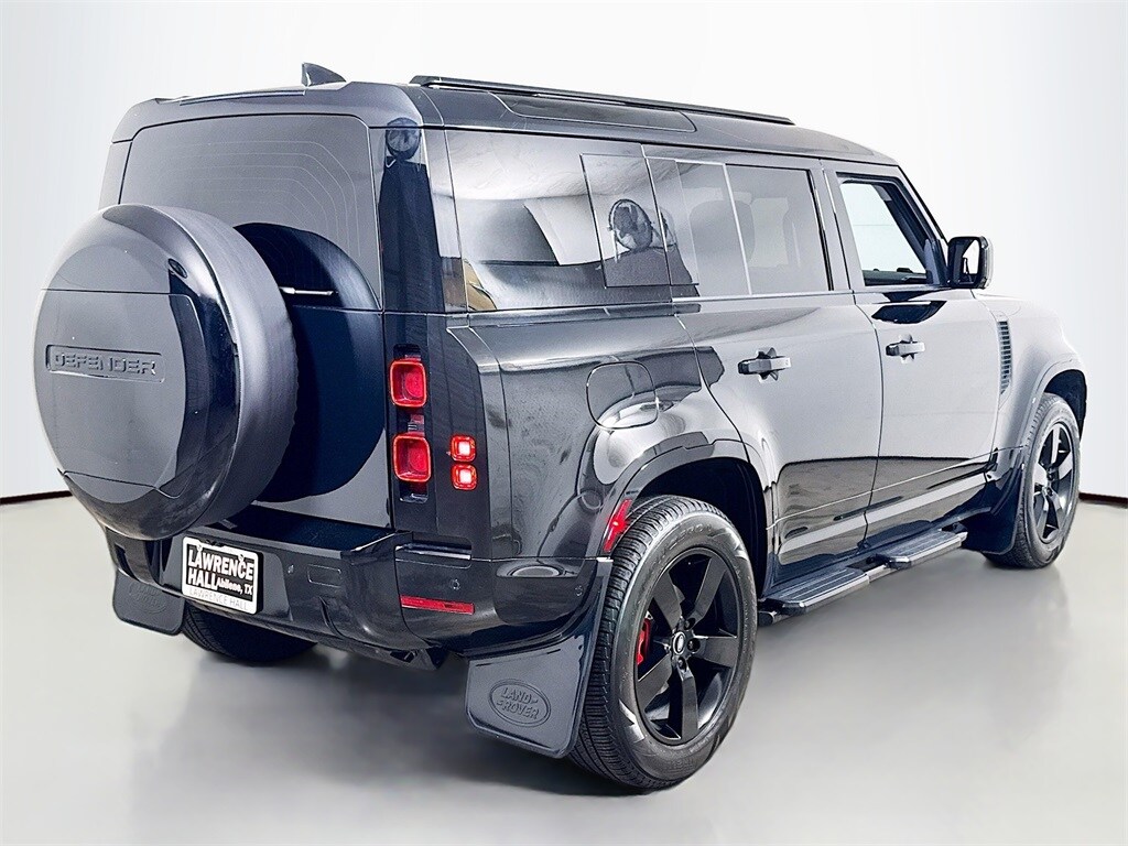 2025 Land Rover Defender 110 S photo 3