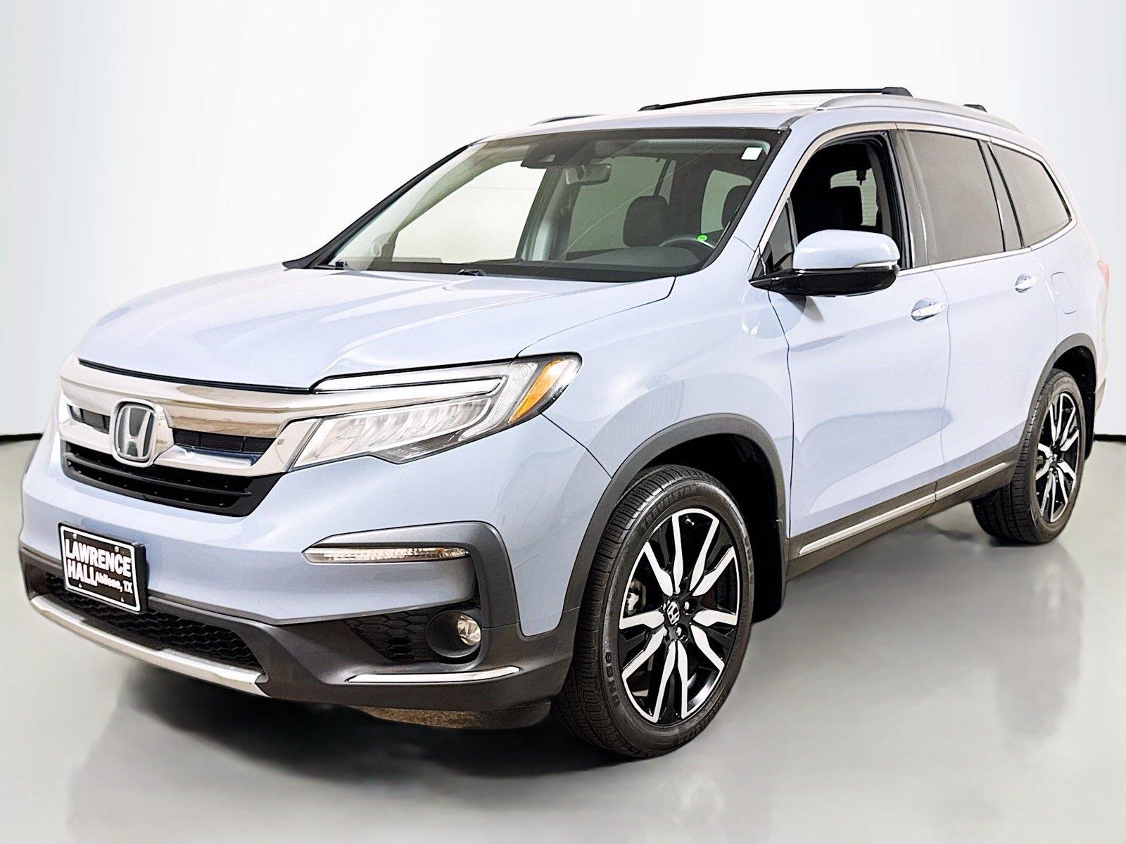 Used 2022 Honda Pilot Touring w/Rear Captains Chairs