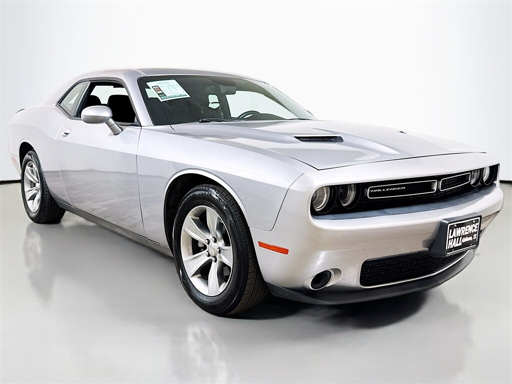 2015 Dodge Challenger SXT photo 3