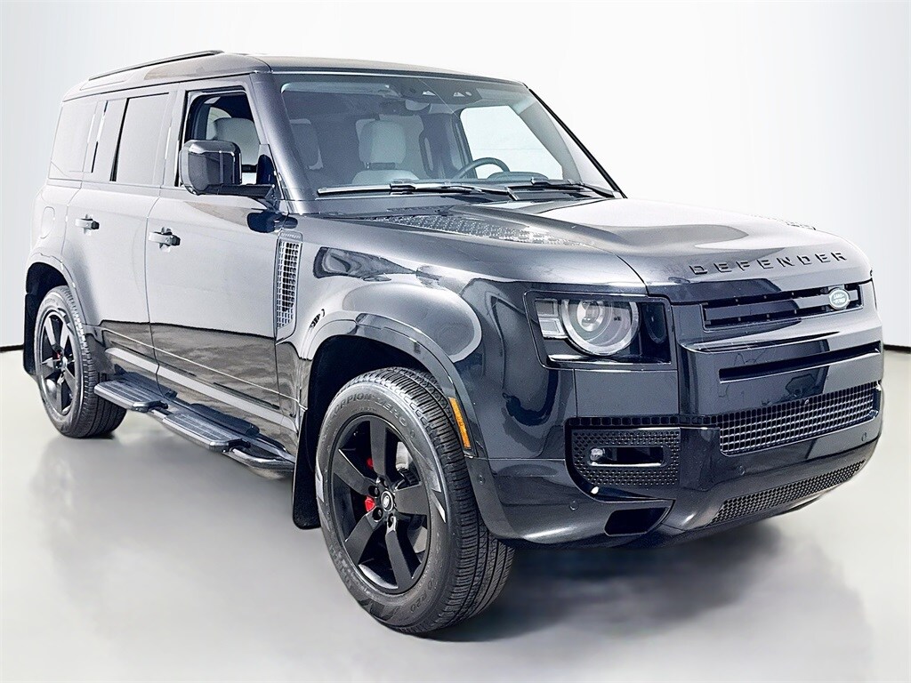 2025 Land Rover Defender 110 S photo 2