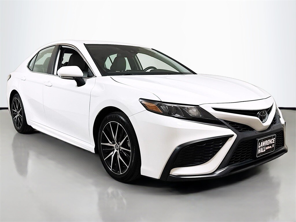 2023 Toyota Camry SE photo 3