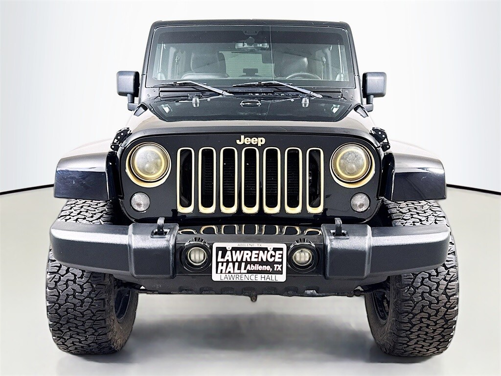 2014 Jeep Wrangler Unlimited Sahara photo 2