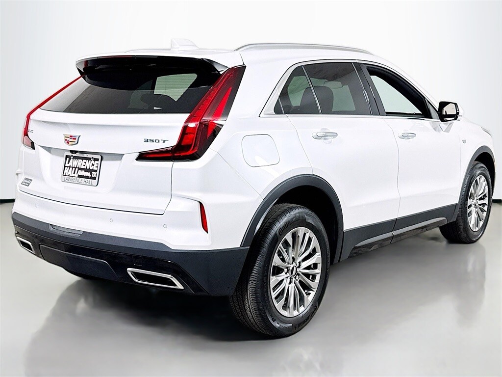 2025 Cadillac XT4 Premium Luxury photo 3