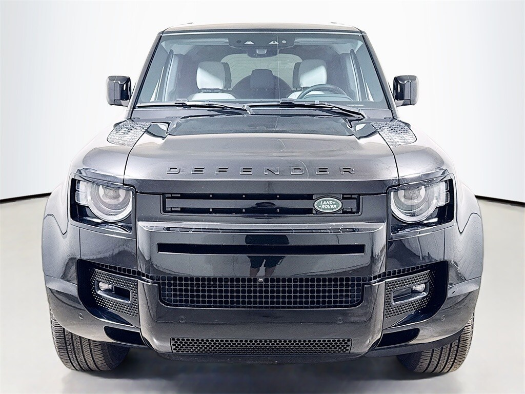 2025 Land Rover Defender 110 S photo 2