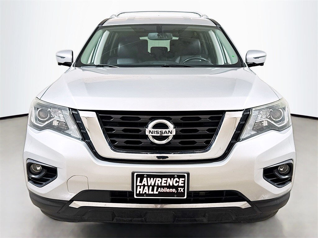 2017 Nissan Pathfinder SL photo 2