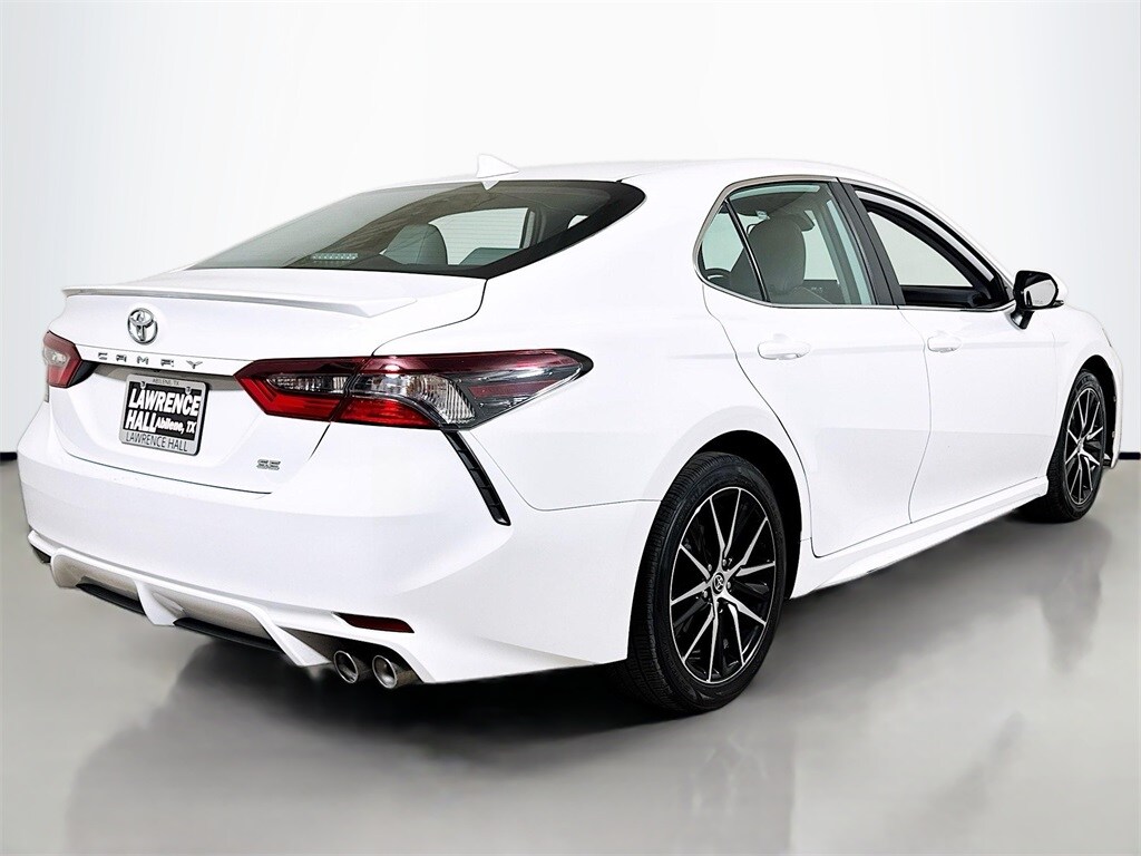 2023 Toyota Camry SE photo 4