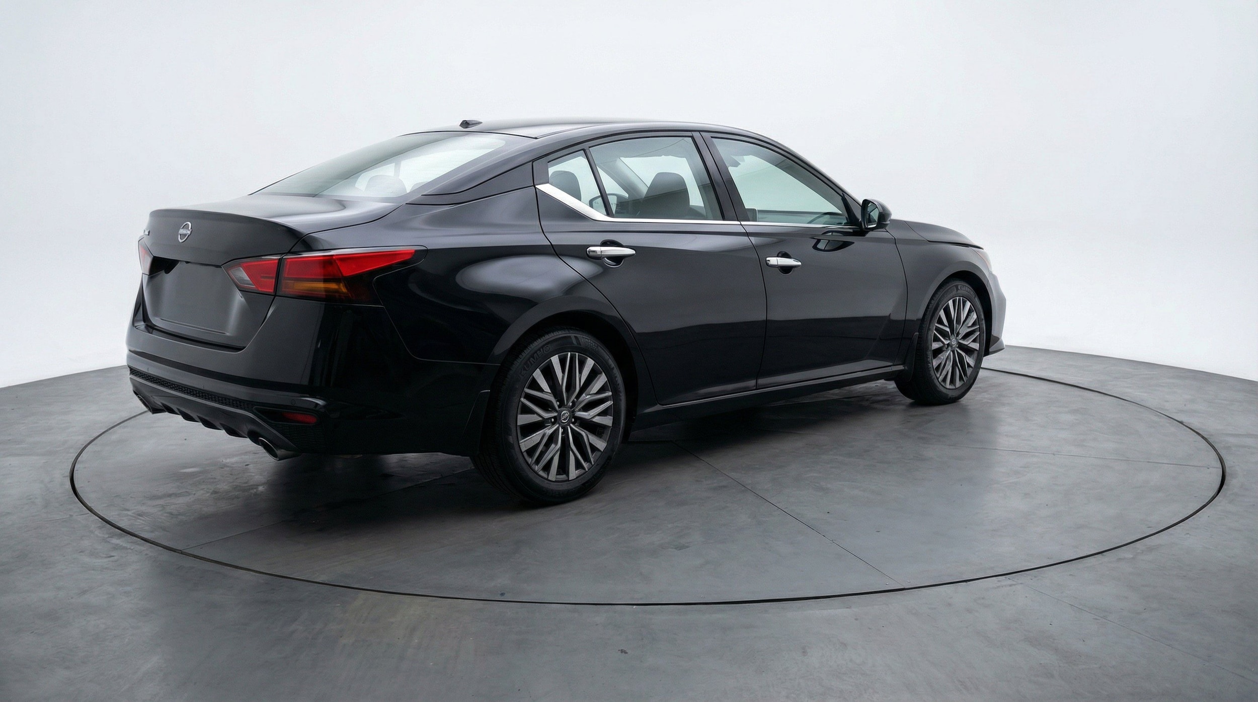 Thumbnail: 2025 Nissan Altima - 9