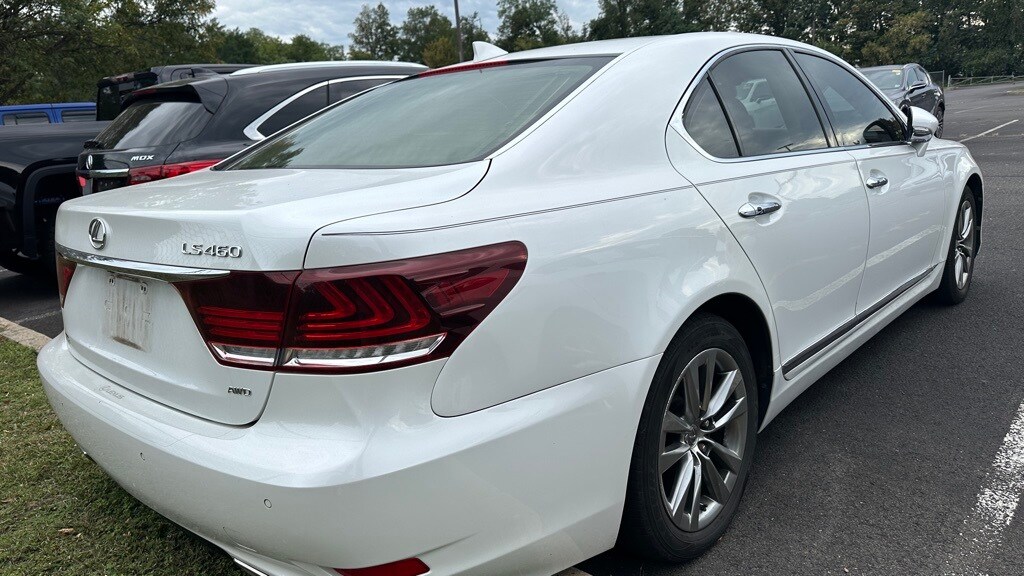 2015 Lexus LS 460 photo 4