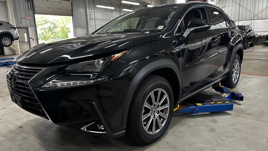 2021 Lexus NX 300h photo 2
