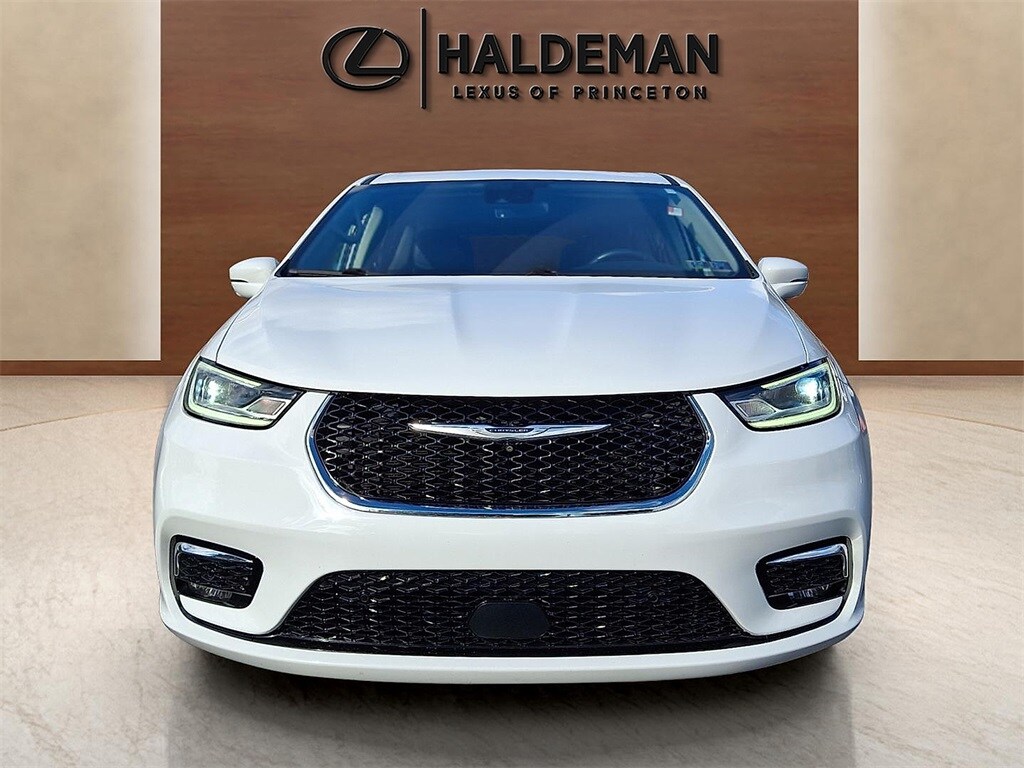 Used 2022 Chrysler Pacifica Hybrid Touring L Minivan/Van