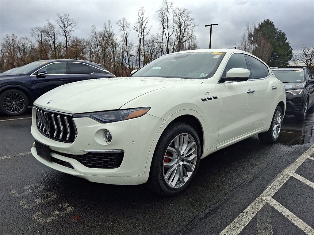 2022 Maserati Levante GT photo 3