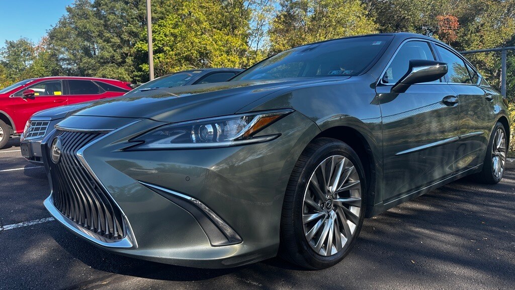 2019 Lexus ES 350 Luxury photo 2