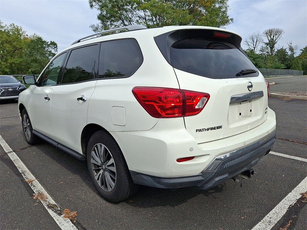 2018 Nissan Pathfinder SV photo 3