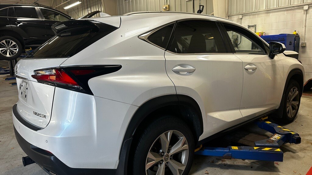 2017 Lexus NX 200t Luxury photo 4