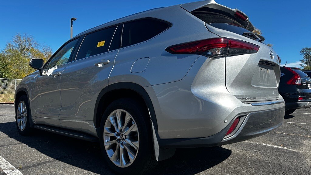 2021 Toyota Highlander Limited photo 3