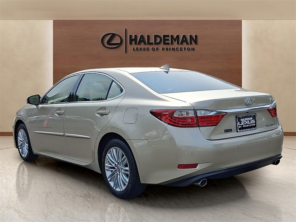 2015 Lexus ES 350 photo 4