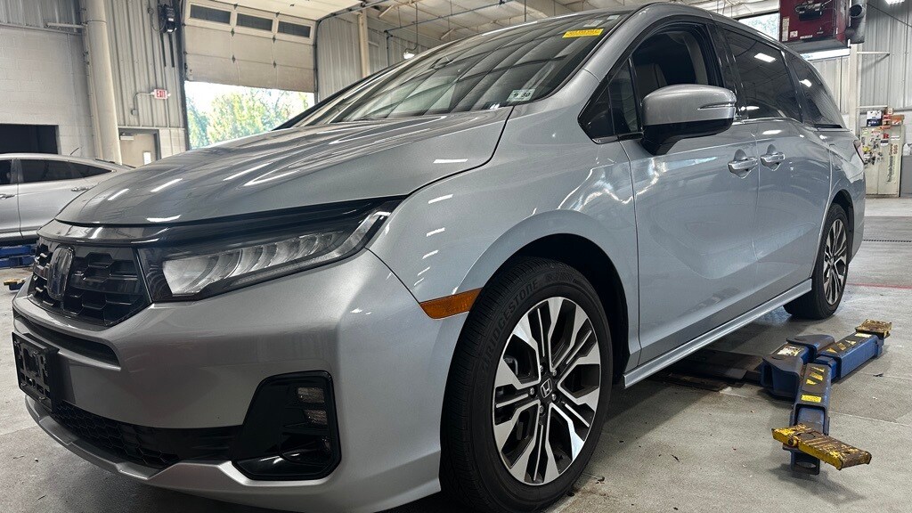 2025 Honda Odyssey Elite photo 2