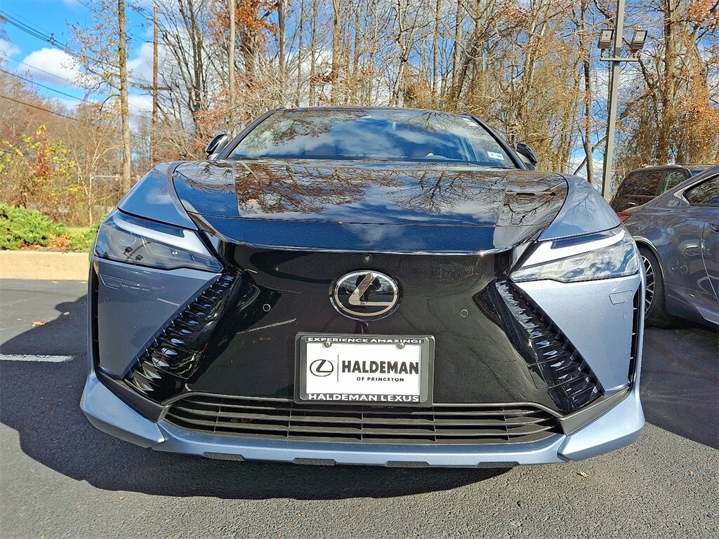 2025 Lexus RZ 450e Premium photo 2