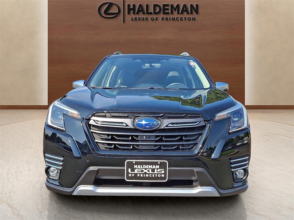 2022 Subaru Forester Touring photo 2