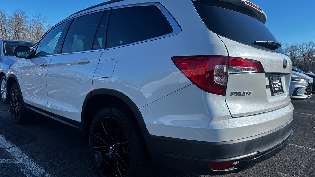 2021 Honda Pilot Special Edition photo 3